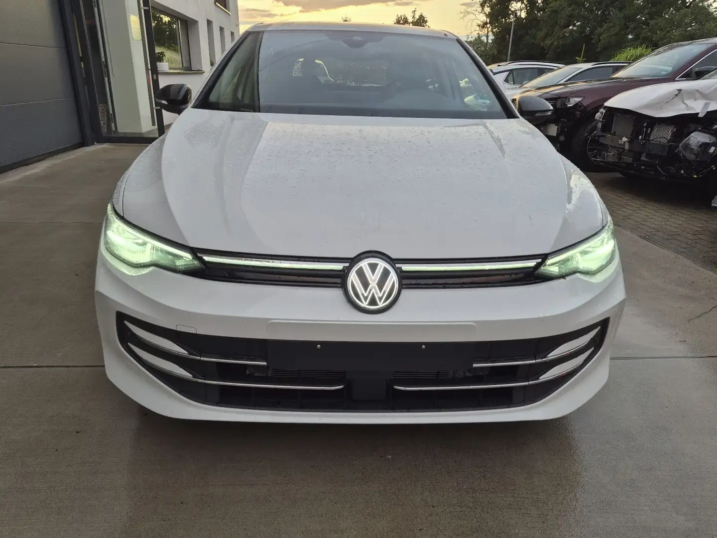 Volkswagen Golf VIII Lim. 1.5 eTSI 110 kW Goal Blanc - 1
