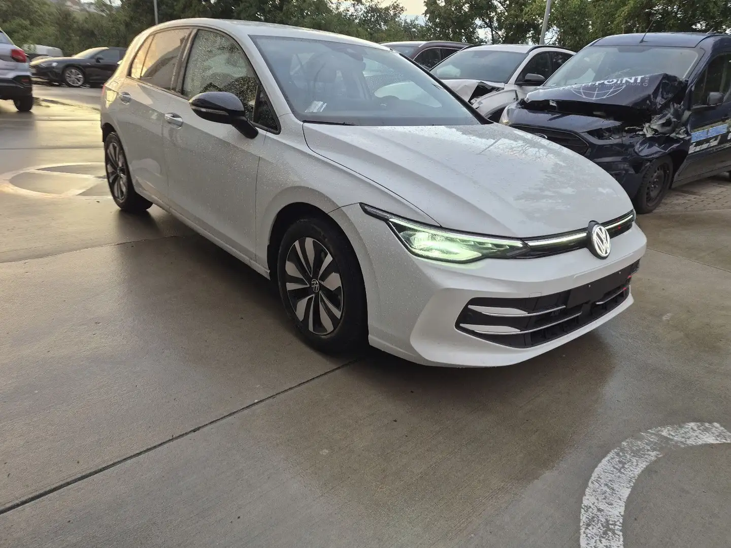 Volkswagen Golf VIII Lim. 1.5 eTSI 110 kW Goal Blanc - 2
