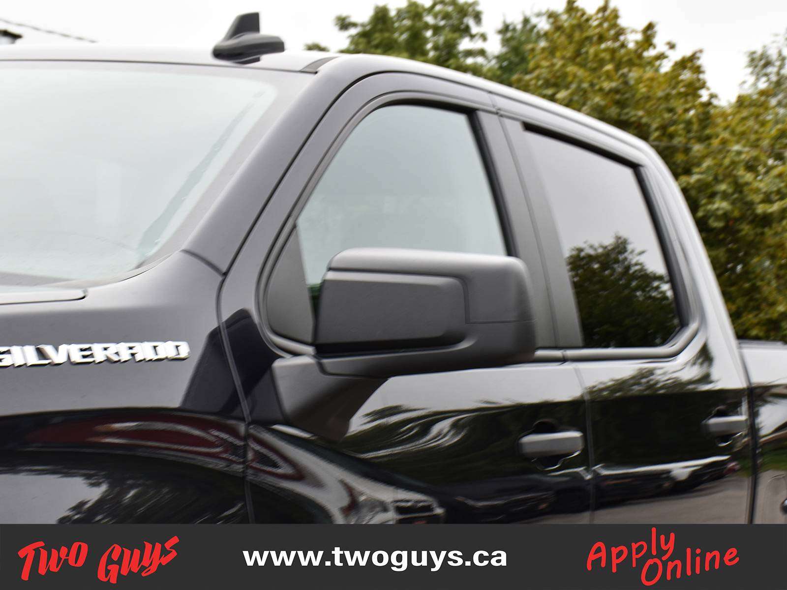 2023 Chevrolet Silverado 1500 Crew Cab Custom photo 3