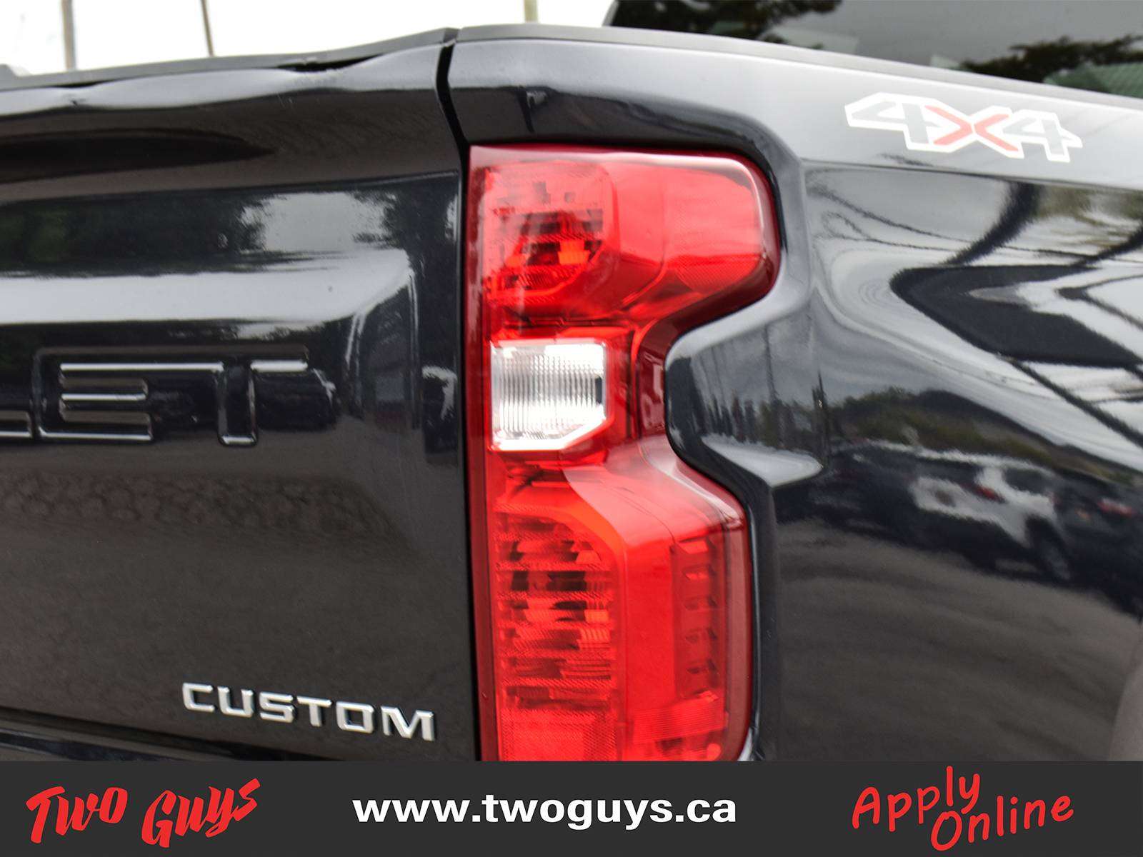 2023 Chevrolet Silverado 1500 Crew Cab Custom photo 8