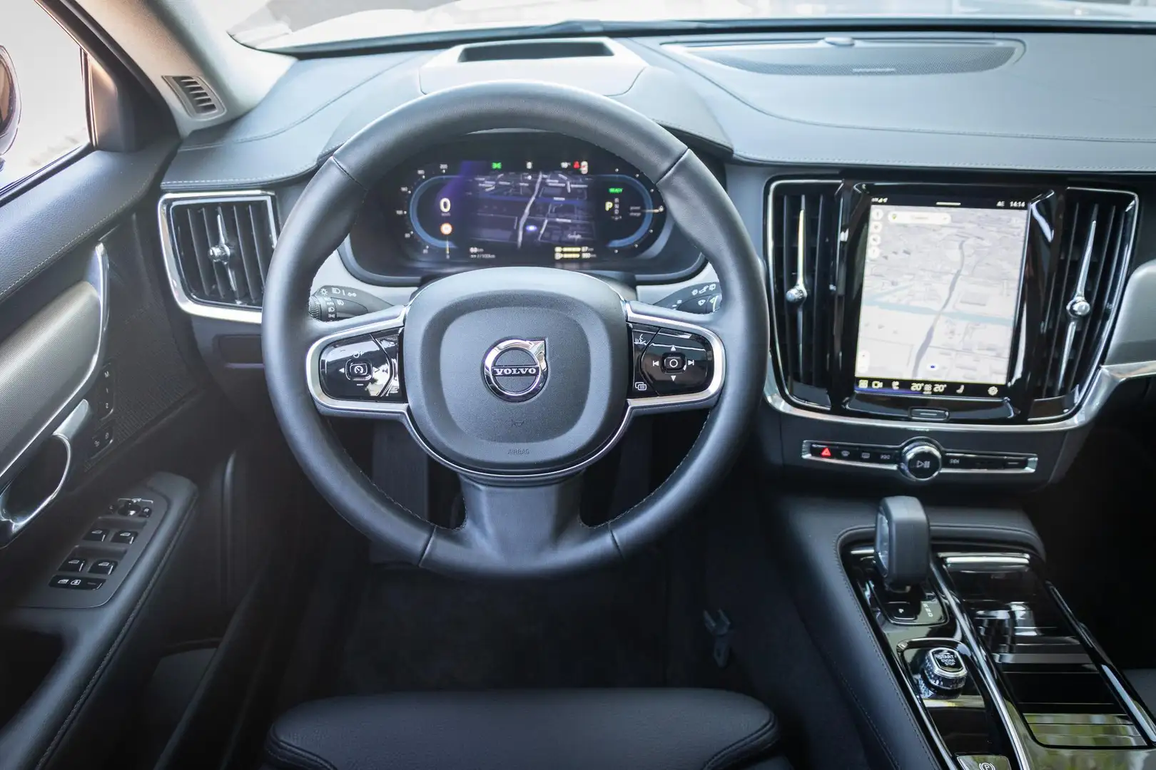 Volvo V90 T6 Plug-in hybrid AWD Ultra Dark | Schuif-/kanteld Wit - 2