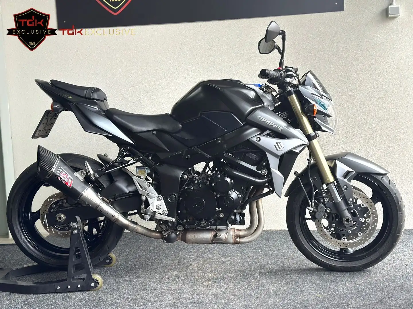 Suzuki GSR 750 A Gris - 2