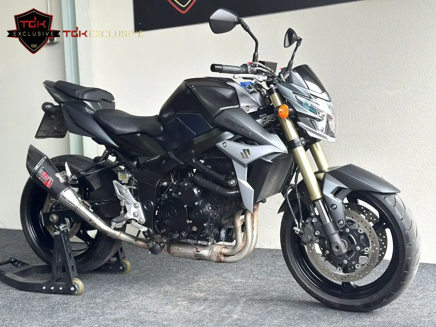 Suzuki GSR 750 A Gris - 1