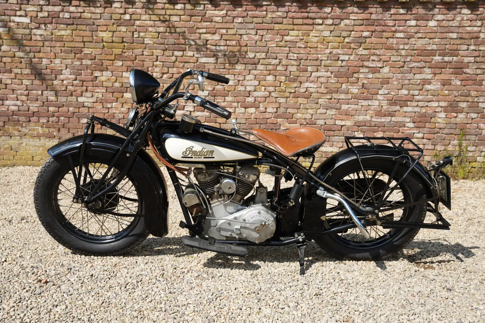 Indian Scout 101 Exceptionally restored example, Only produced Zwart - 1