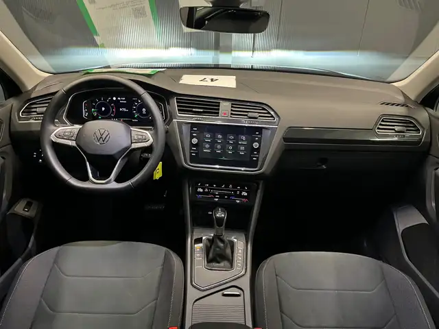 Volkswagen Tiguan view 19