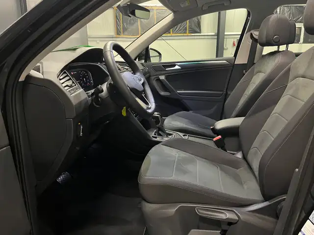 Volkswagen Tiguan view 12