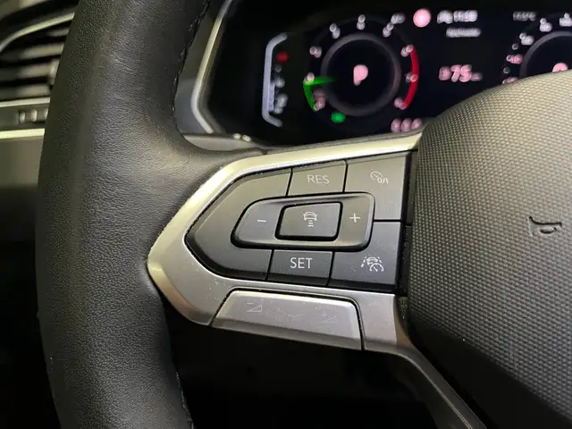 Volkswagen Tiguan view 24