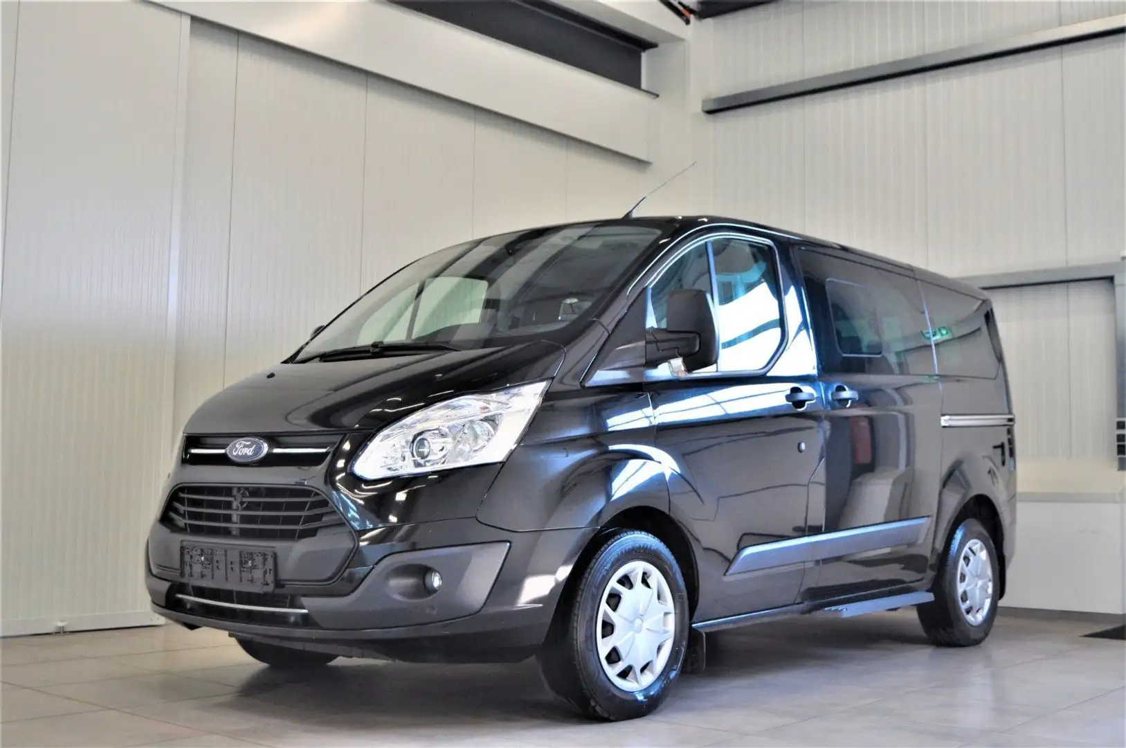 Ford Tourneo Custom / 9SITZER/ BT / AHK Černá - 1