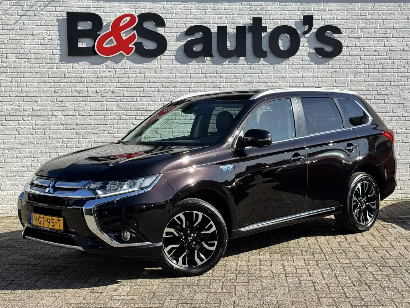 Mitsubishi Outlander 2.0 PHEV instyle+ Adaptive cruis control Climate c Noir - 1