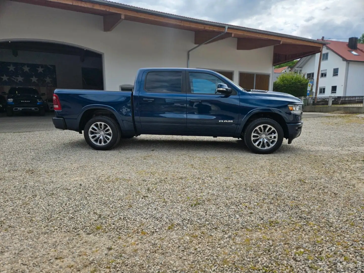 Dodge RAM Ram 1500 Laramie 4X4 - Top SPEC! Hemi Bleu - 2