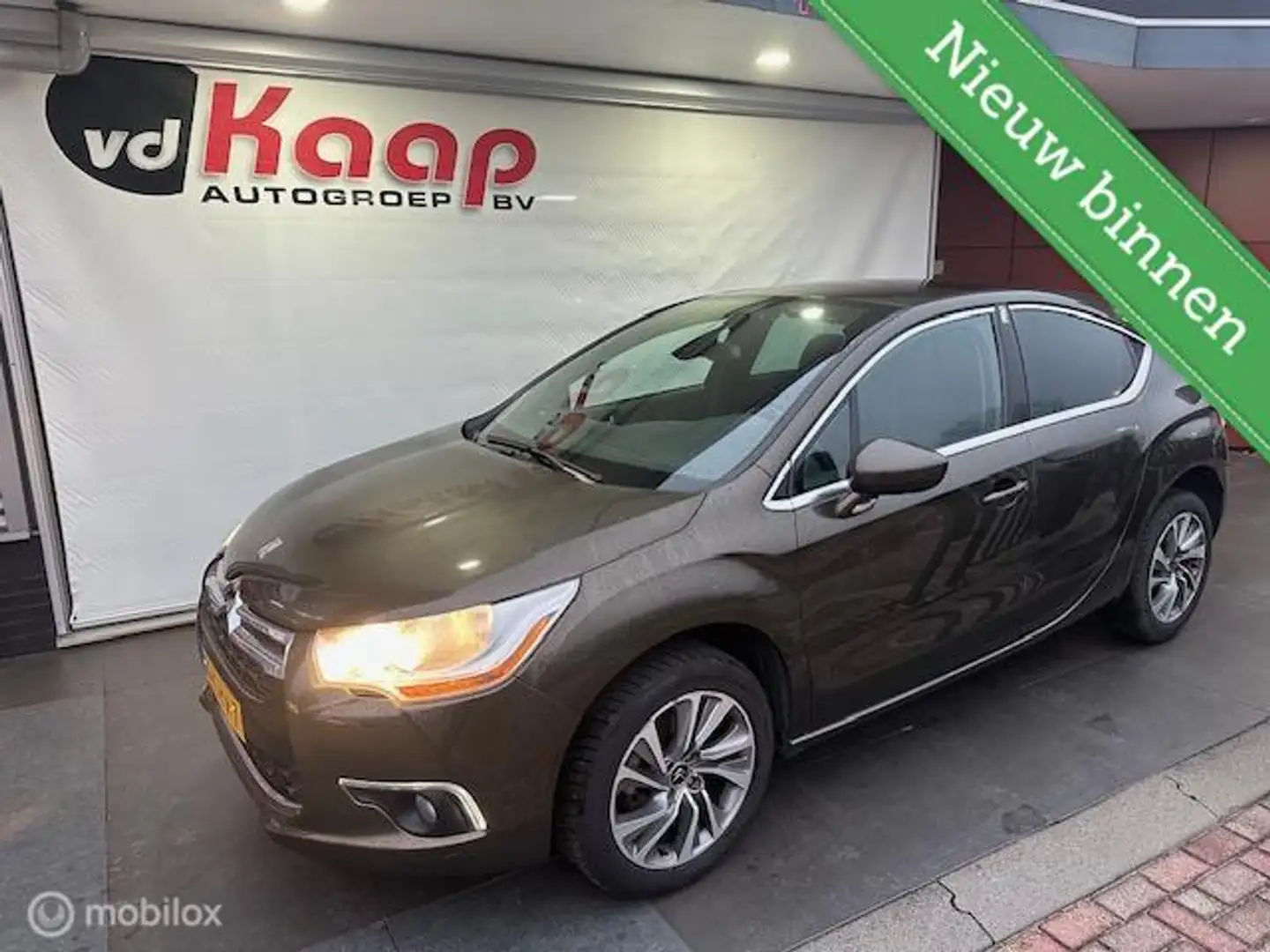 Citroen DS4 1.6 VTi Chic Braun - 1