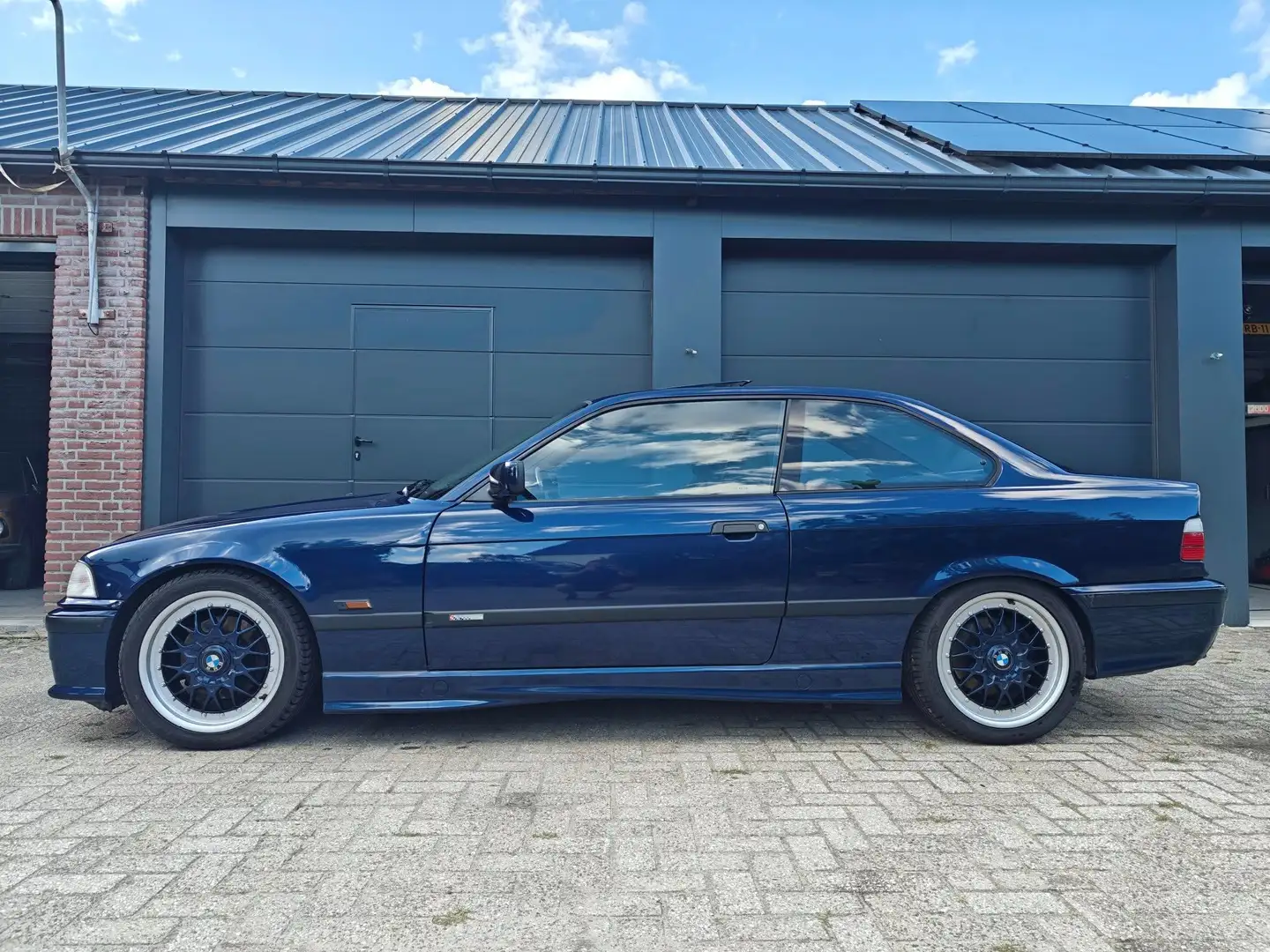 BMW 325 325i AVUS edition Bleu - 1