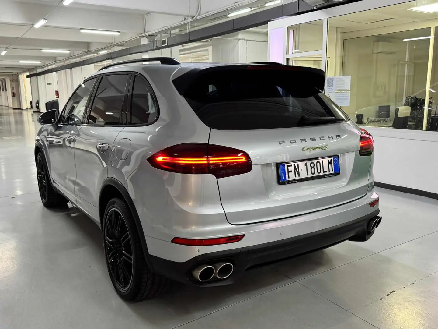 Porsche Cayenne 3.0 S E-Hybrid Argent - 2