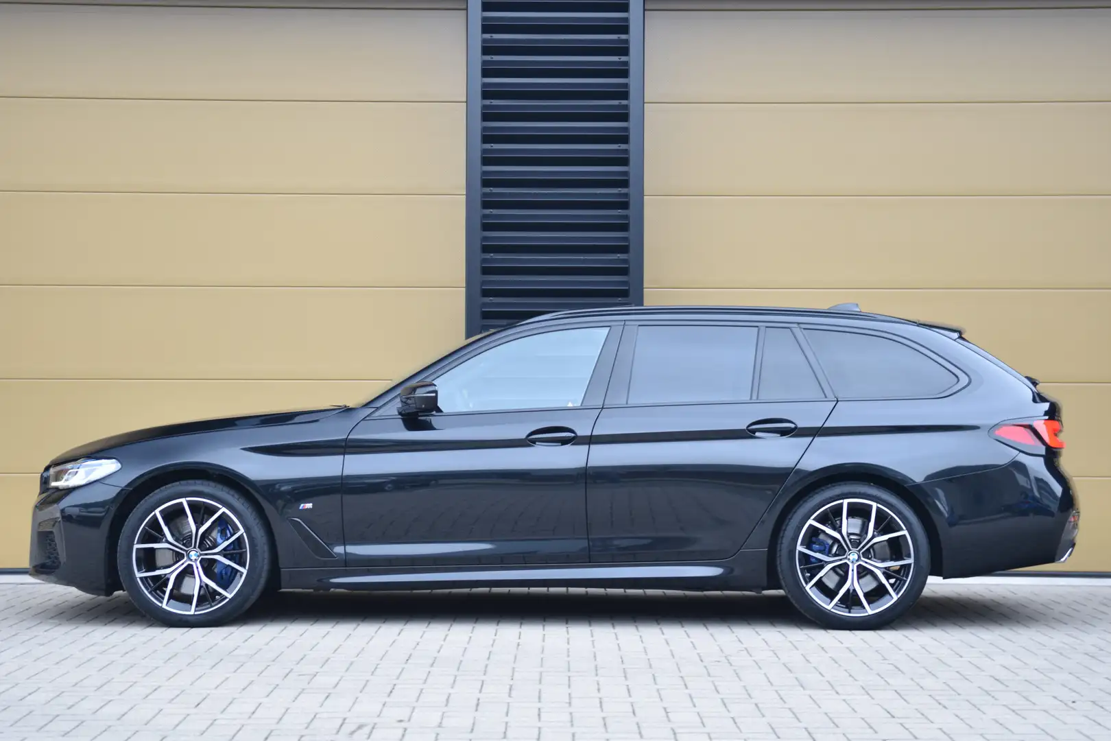BMW 540 5-serie Touring 540i xDrive High Executive * M-Spo Schwarz - 2
