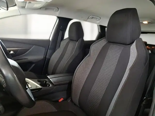 Peugeot 3008 view 9