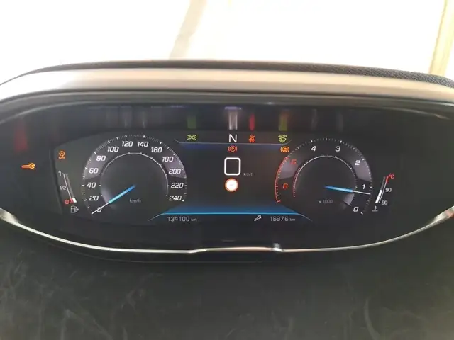 Peugeot 3008 view 8