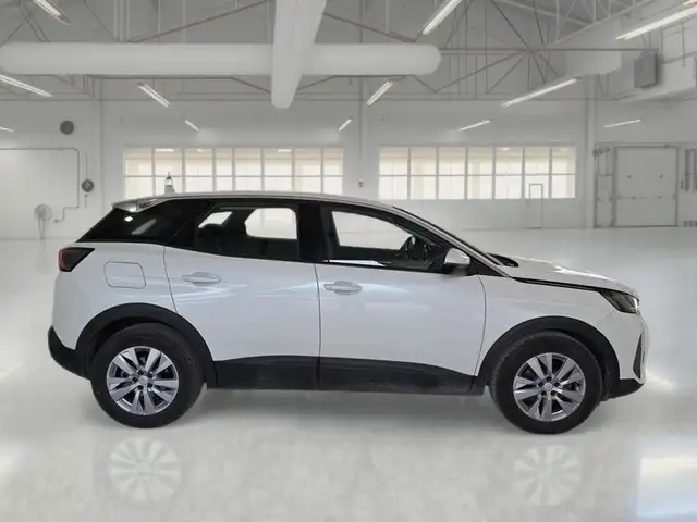 Peugeot 3008 view 3