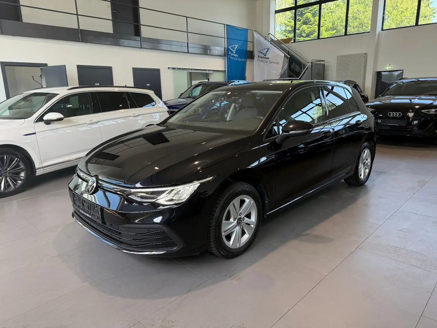 Volkswagen Golf VIII Life 2.0 TDI DSG AID/ACC/LED/NAV/ALU Nero - 1