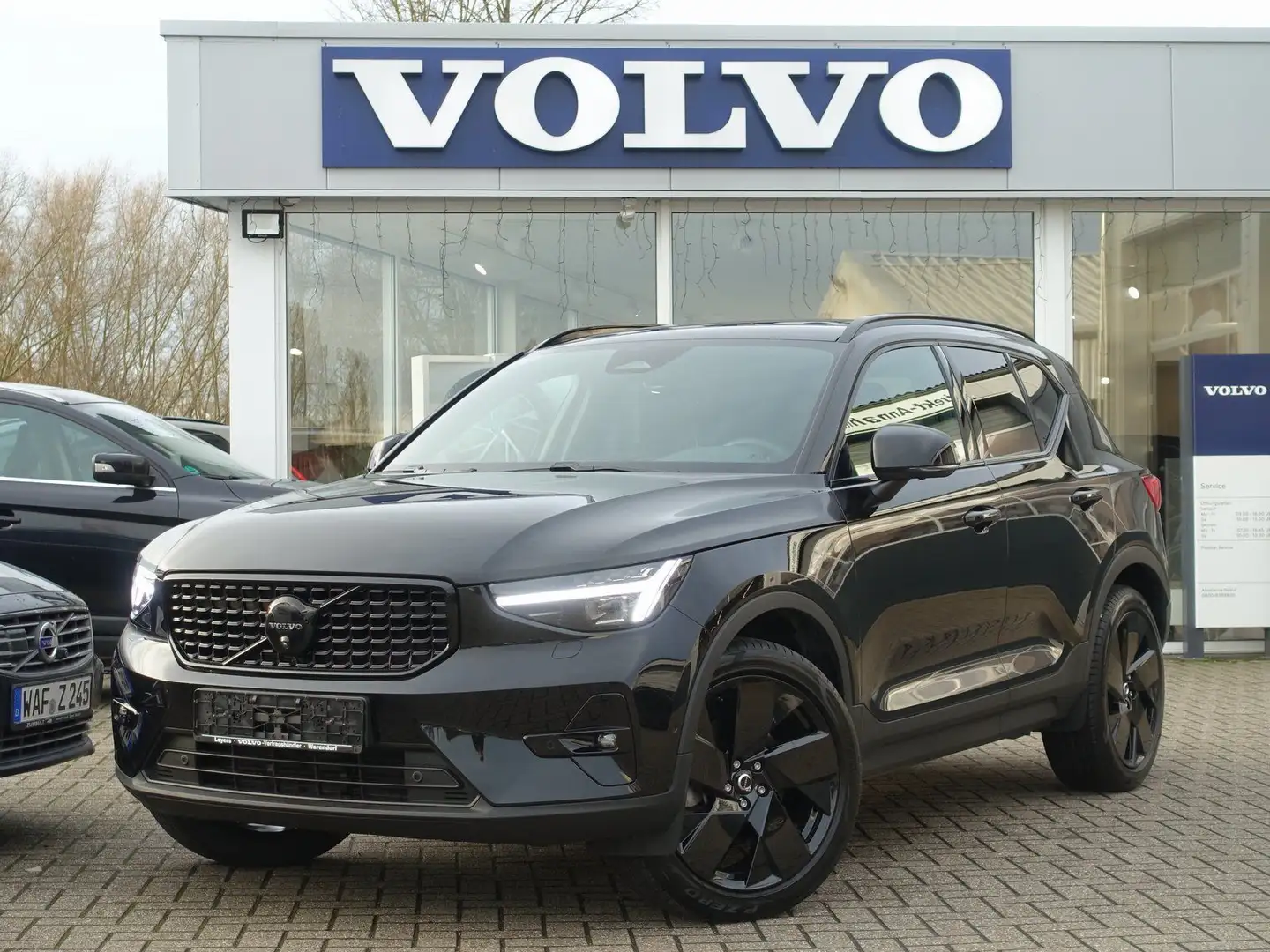 Volvo XC40 Black Edition Plus B4 Mild-Hybrid/H&K/Pano Schwarz - 1