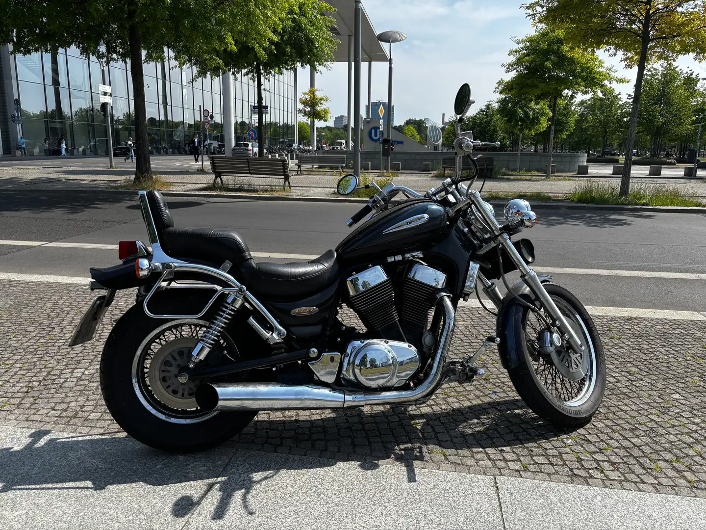 Suzuki Intruder C Intruder VS 1400 Schwarz - 2