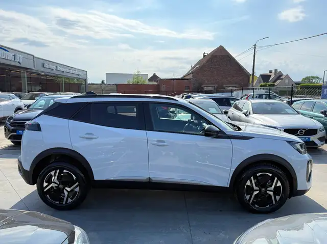 Peugeot 2008 view 4