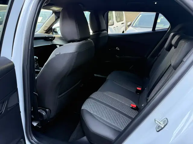 Peugeot 2008 view 14