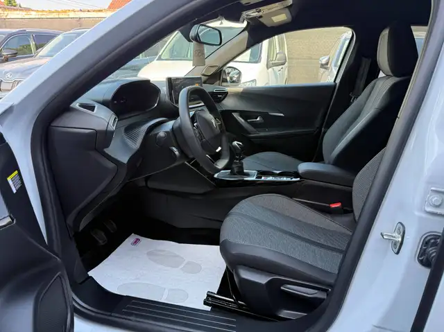 Peugeot 2008 view 12