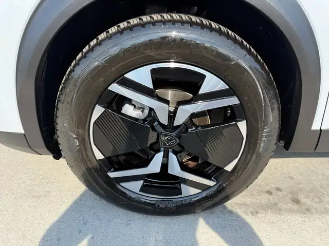 Peugeot 2008 view 11