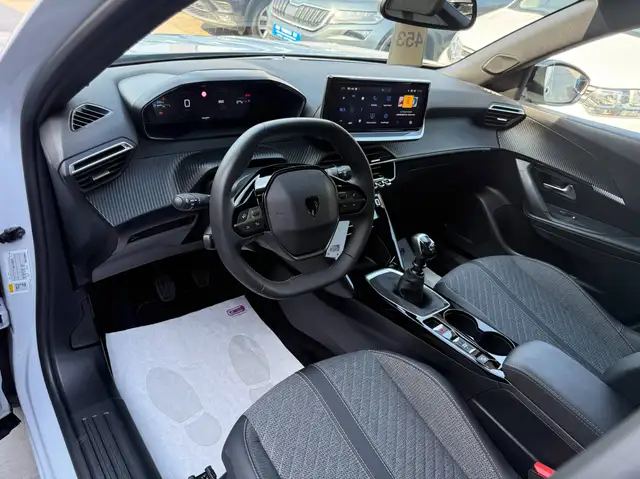 Peugeot 2008 view 13