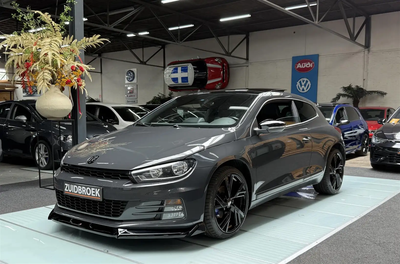Volkswagen Scirocco 1.4 TSI 125PK Pano Navi Bluetooth Grijs - 1