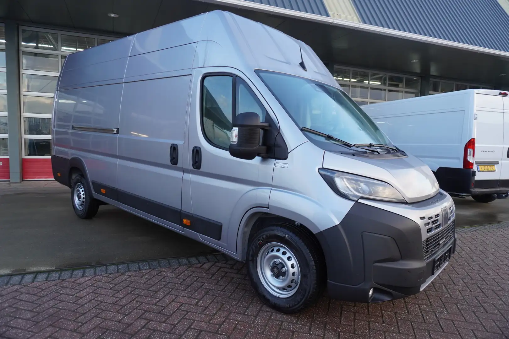 Fiat Ducato 2.2 MultiJet 180PK S&S L4H3 techno Automaat Nr. V1 Grijs - 2