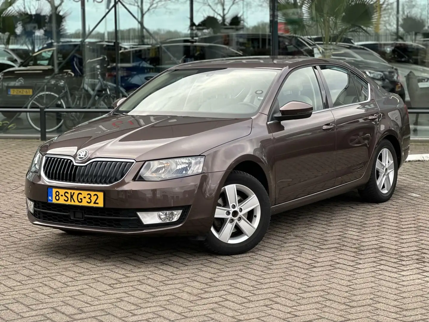 Skoda Octavia 1.4 TSI Greentech Elegance Dealerondh Automaat Bruin - 2