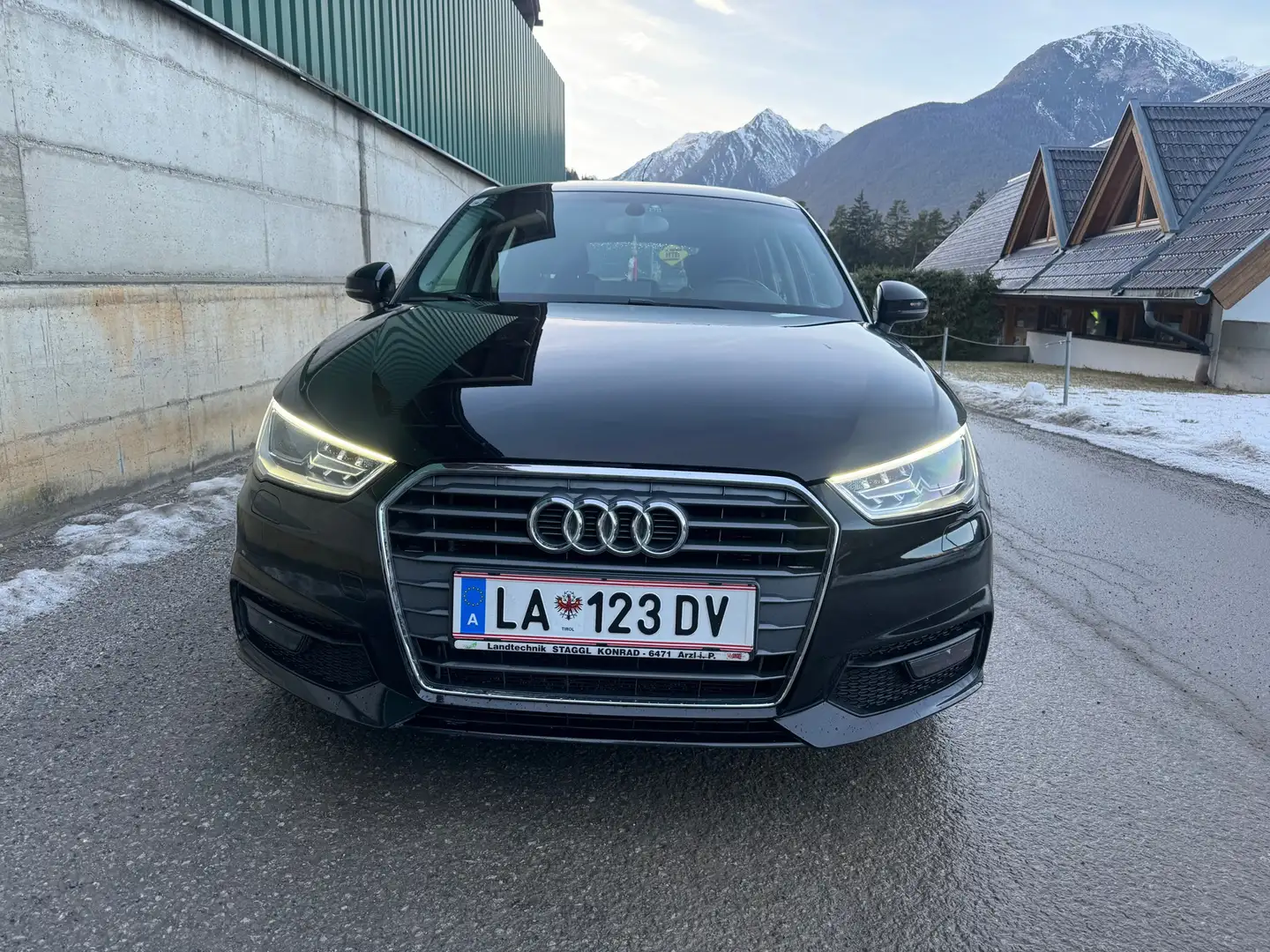 Audi A1 A1 SB 1,0 TFSI Schwarz - 2