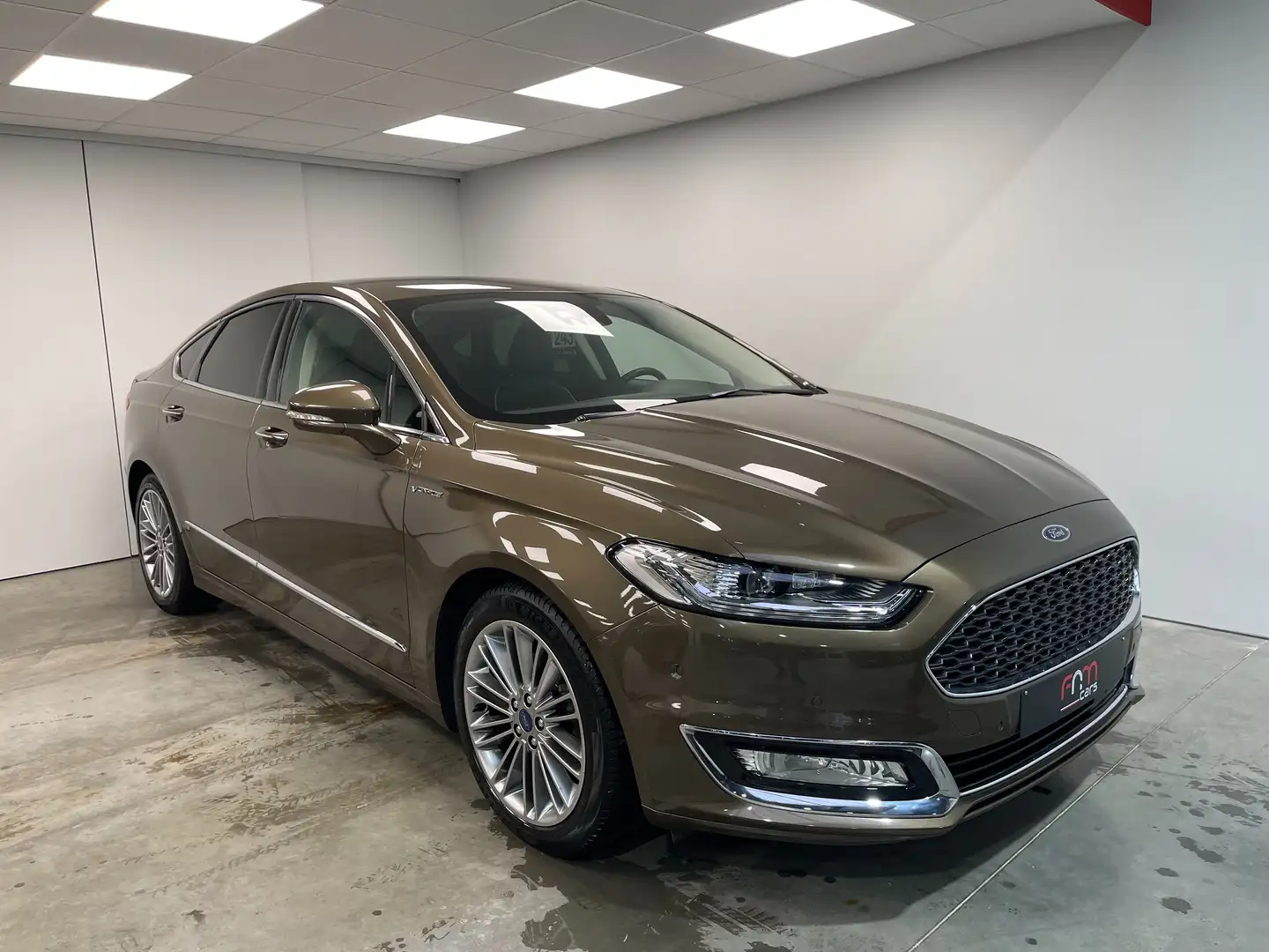 Ford Mondeo 2.0 EcoBoost Vignale Brązowy - 1
