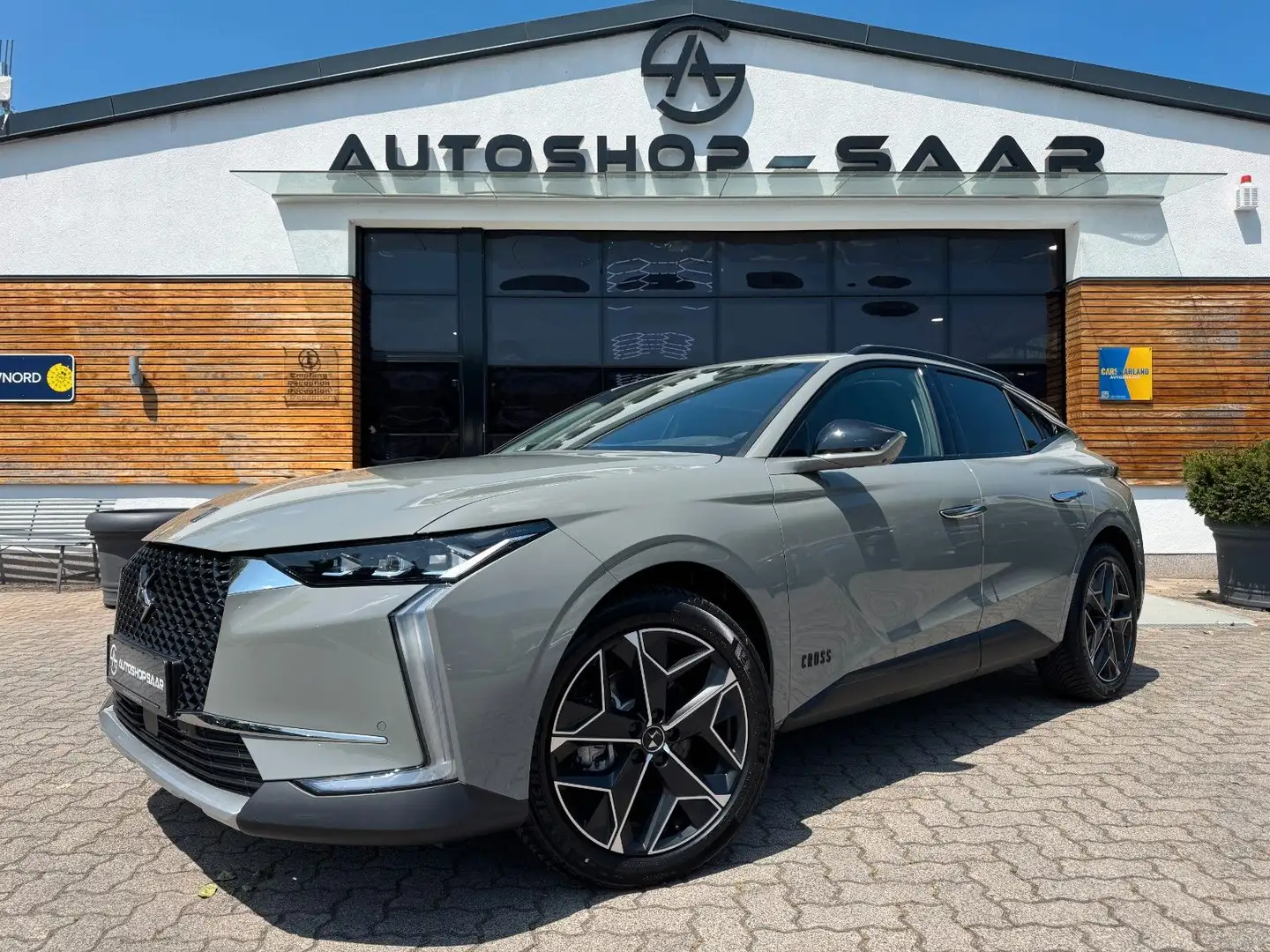 DS Automobiles DS 4 Cross Rivoli/FOCAL/NAVI/KAMERA/SHZ Grau - 1