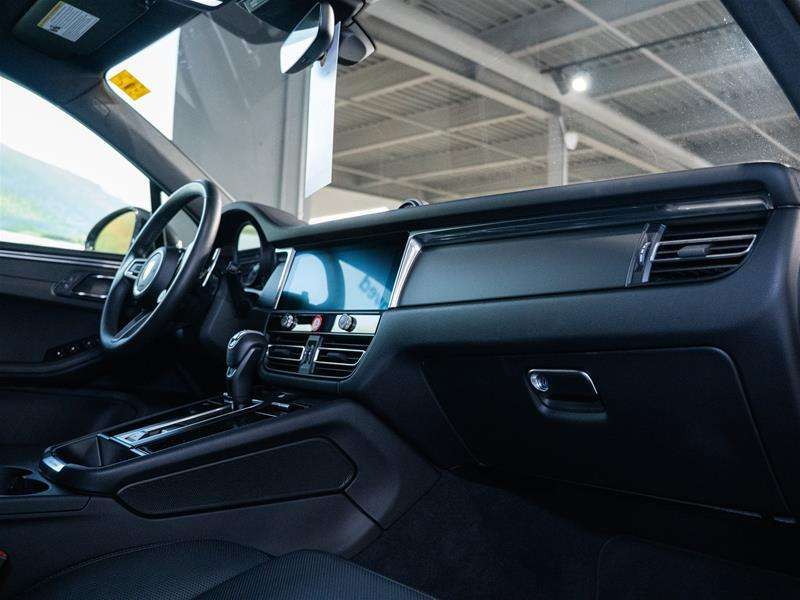 2025 Porsche Macan AWD thumb 19