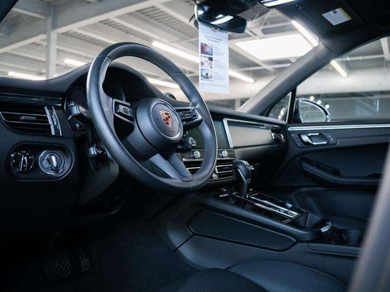 2025 Porsche Macan AWD thumb 15