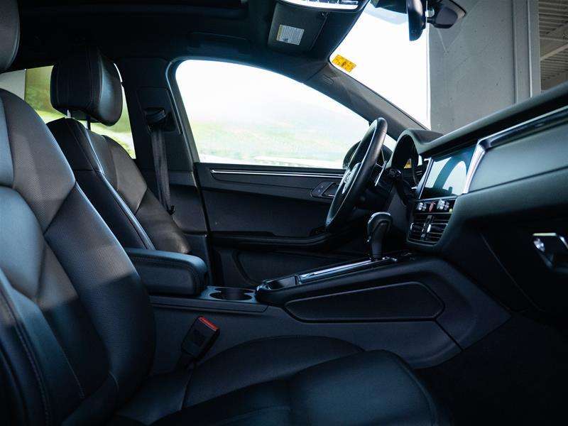 2025 Porsche Macan AWD thumb 18