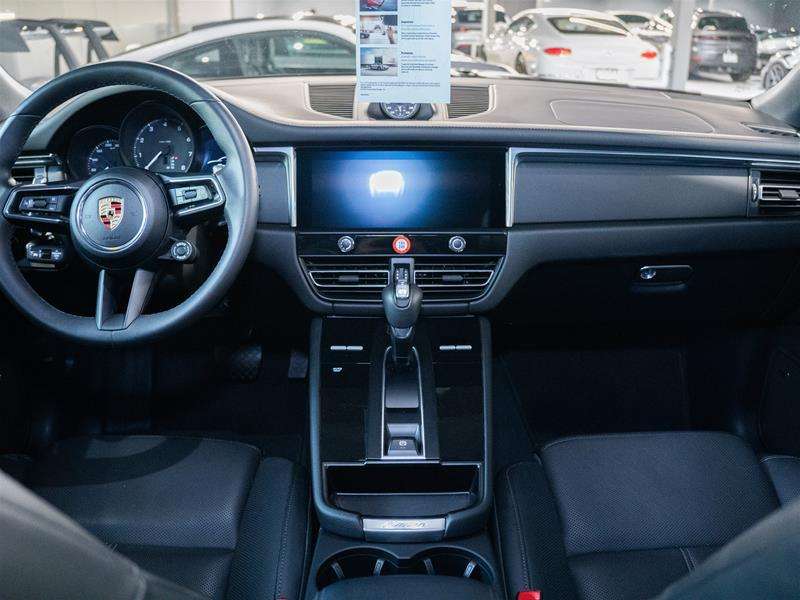 2025 Porsche Macan AWD thumb 26