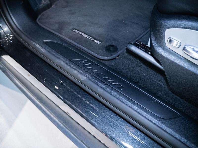 2025 Porsche Macan AWD thumb 25