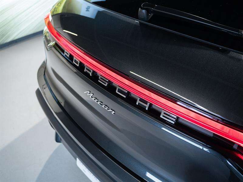 2025 Porsche Macan AWD thumb 13