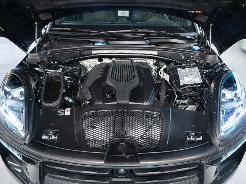 2025 Porsche Macan AWD thumb 9