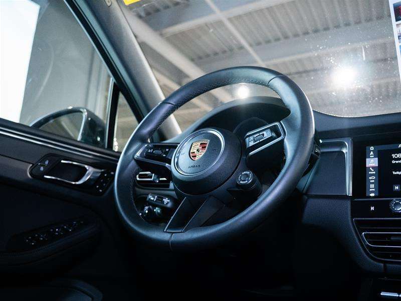 2025 Porsche Macan AWD thumb 27