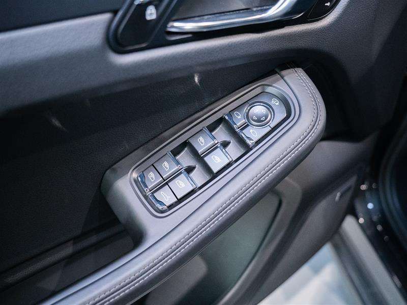 2025 Porsche Macan AWD thumb 24