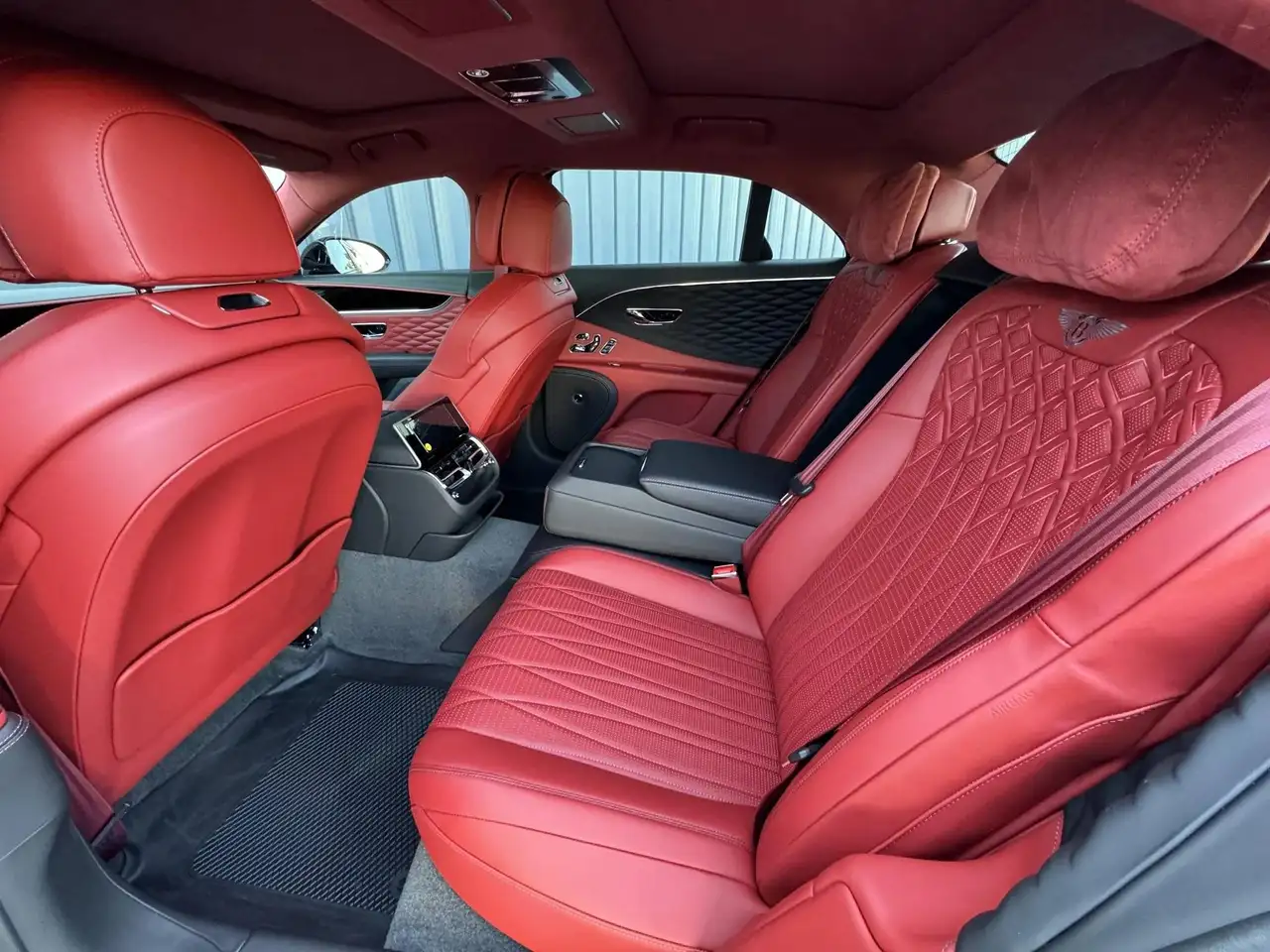 Bentley Flying Spur 2023 — фото 11