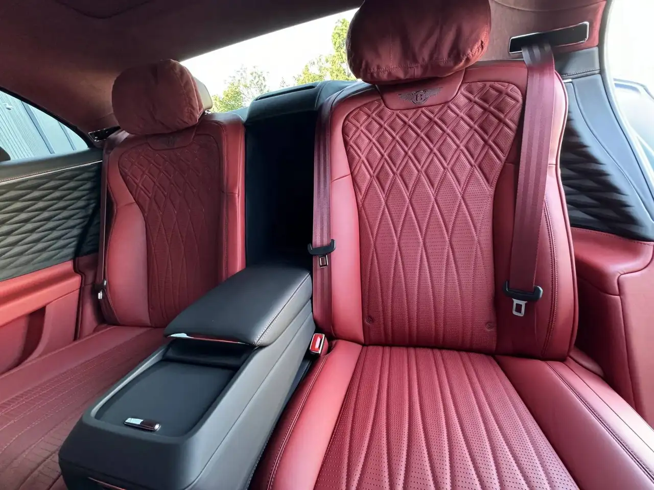 Bentley Flying Spur 2023 — фото 12