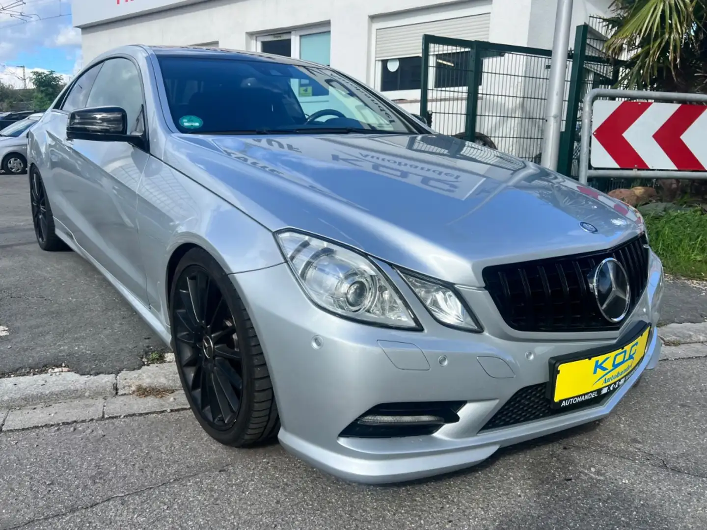 Mercedes-Benz E 500 Coupe CGI BlueEfficiency AMG Line Argintiu - 1