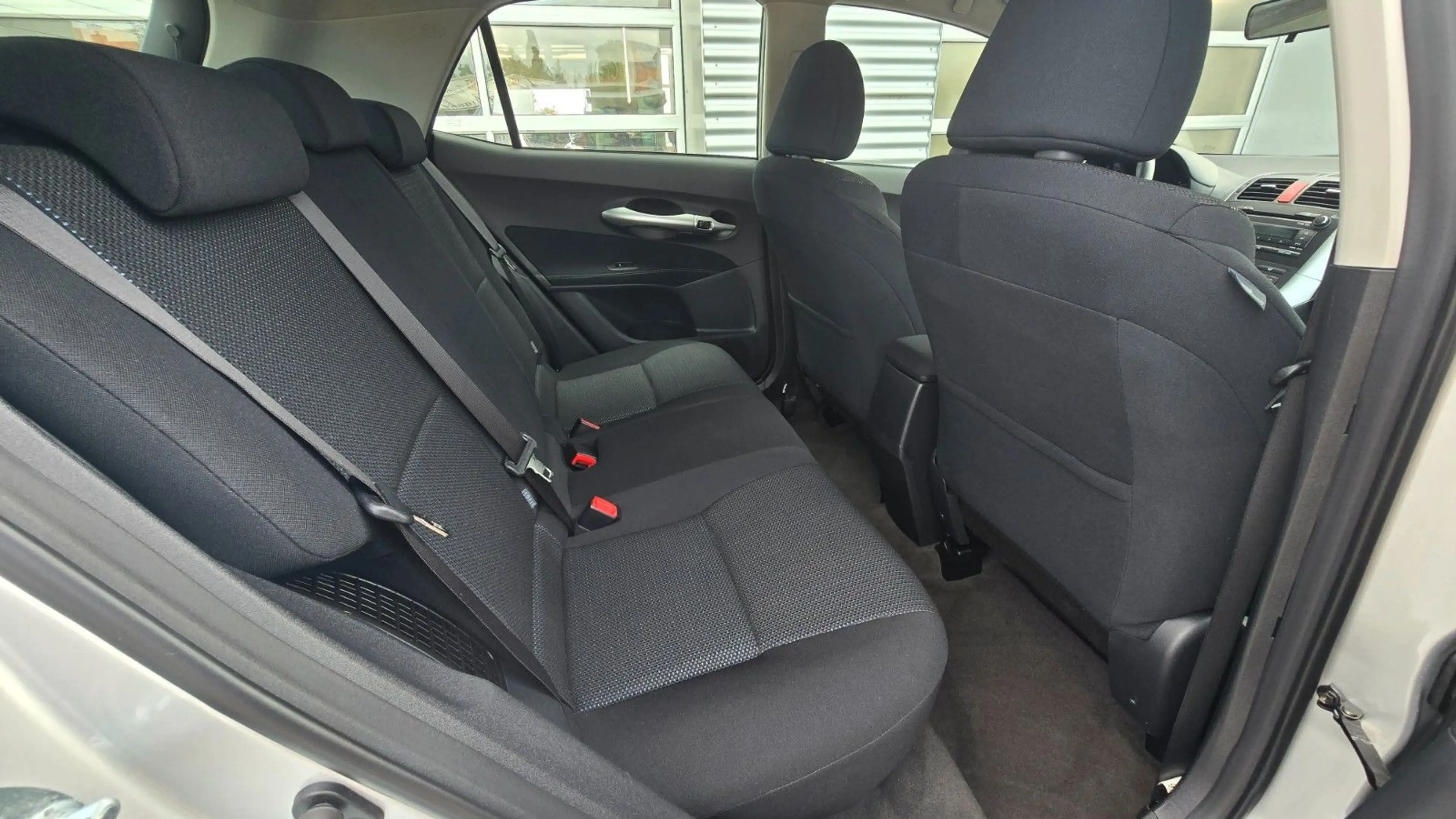 Toyota Auris Hybrid Life 1. Hand Service nur bei Toyota — photo 11
