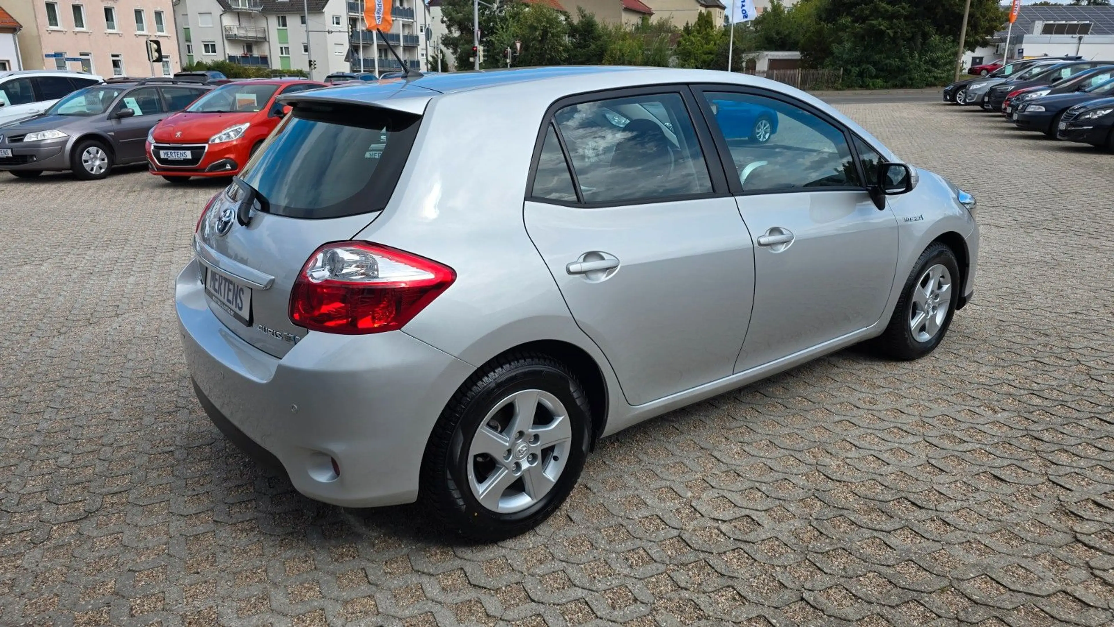 Toyota Auris Hybrid Life 1. Hand Service nur bei Toyota — photo 4