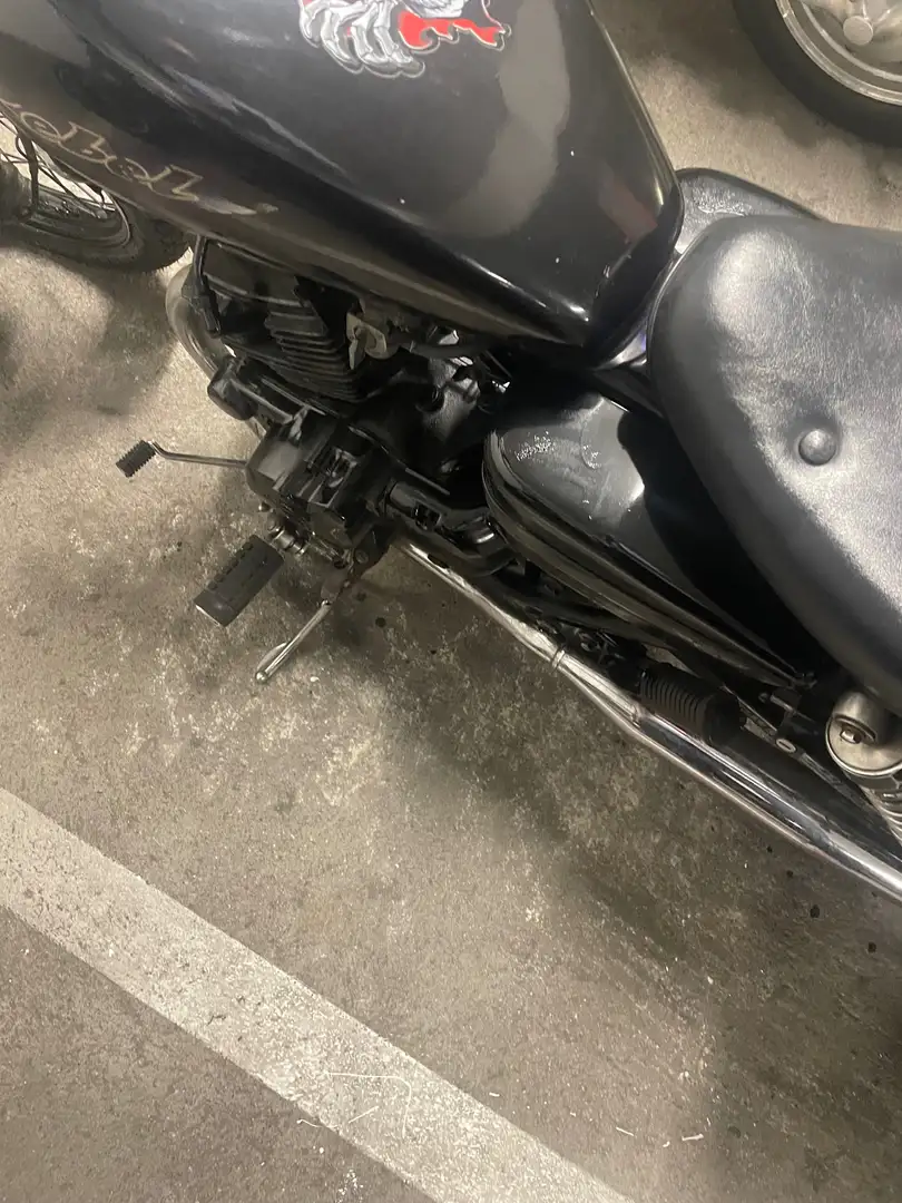 Honda CA 125 Rebel Noir - 1